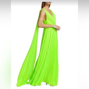 Monique Lhullier chiffon gown with pleats. I’m amazing perfect shape worn once.